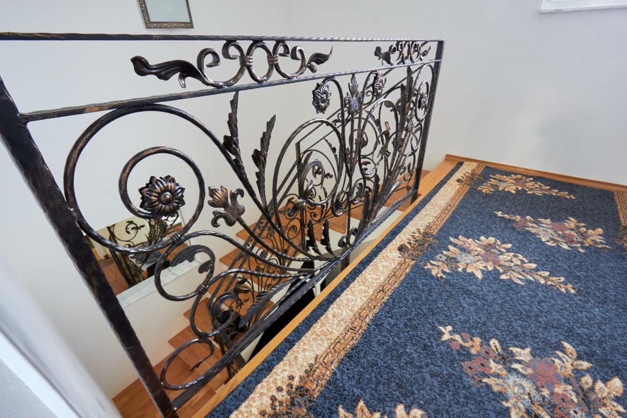 Charming Luxury Villa サラエヴォ エクステリア 写真